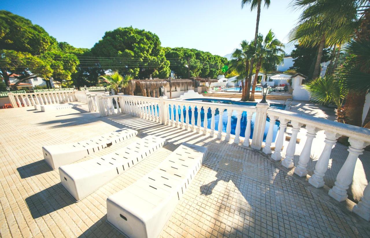 Hotel Pine Bay Club & Cakistes Breakfast Restaurant Next To Popular Kervansaray Beach (Adults Only) 凯里尼亚 外观 照片